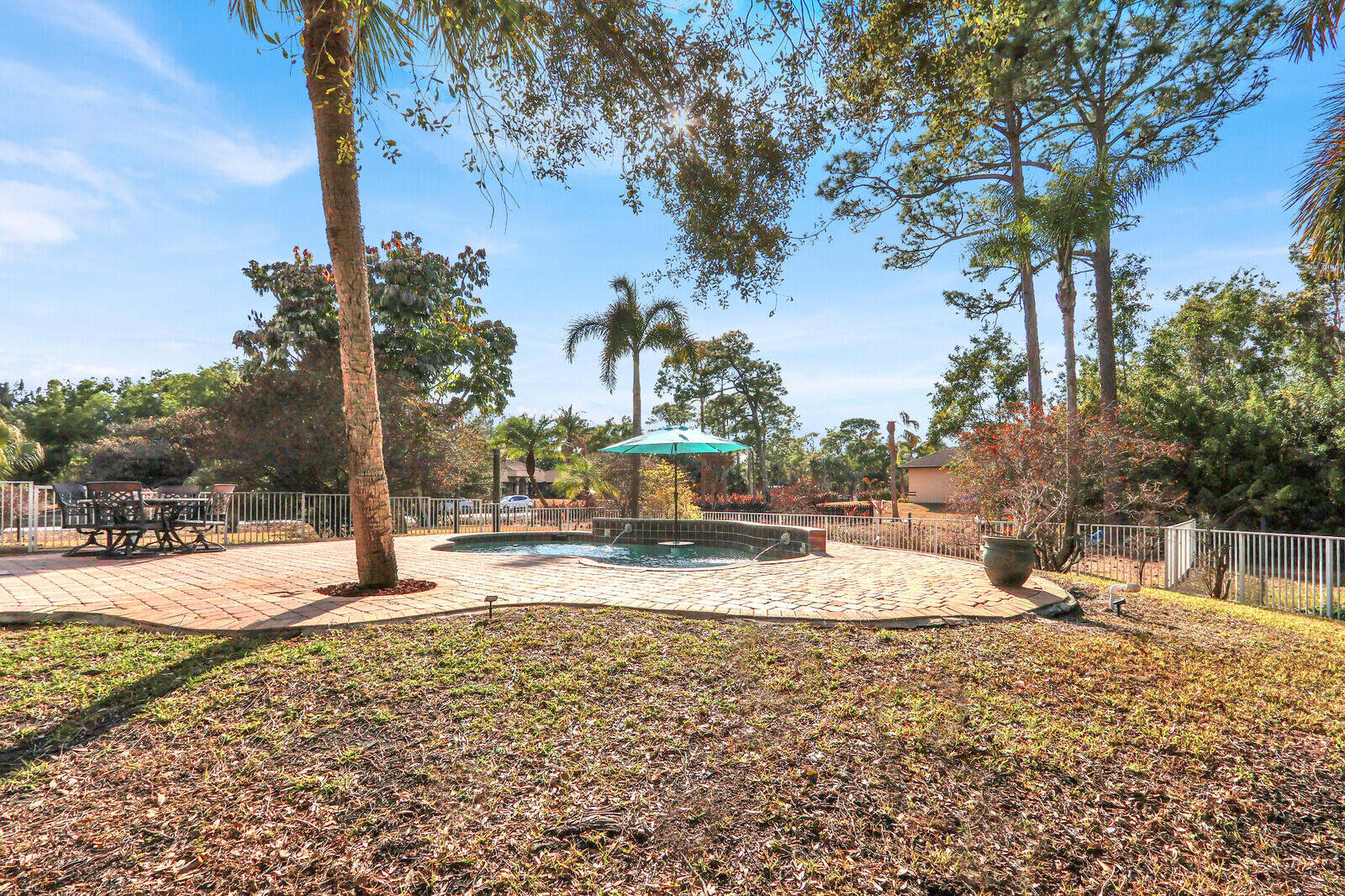 14-43-40~ E 209.6 FT OF W   4636.6 FT OF S 237.9 F - Residential