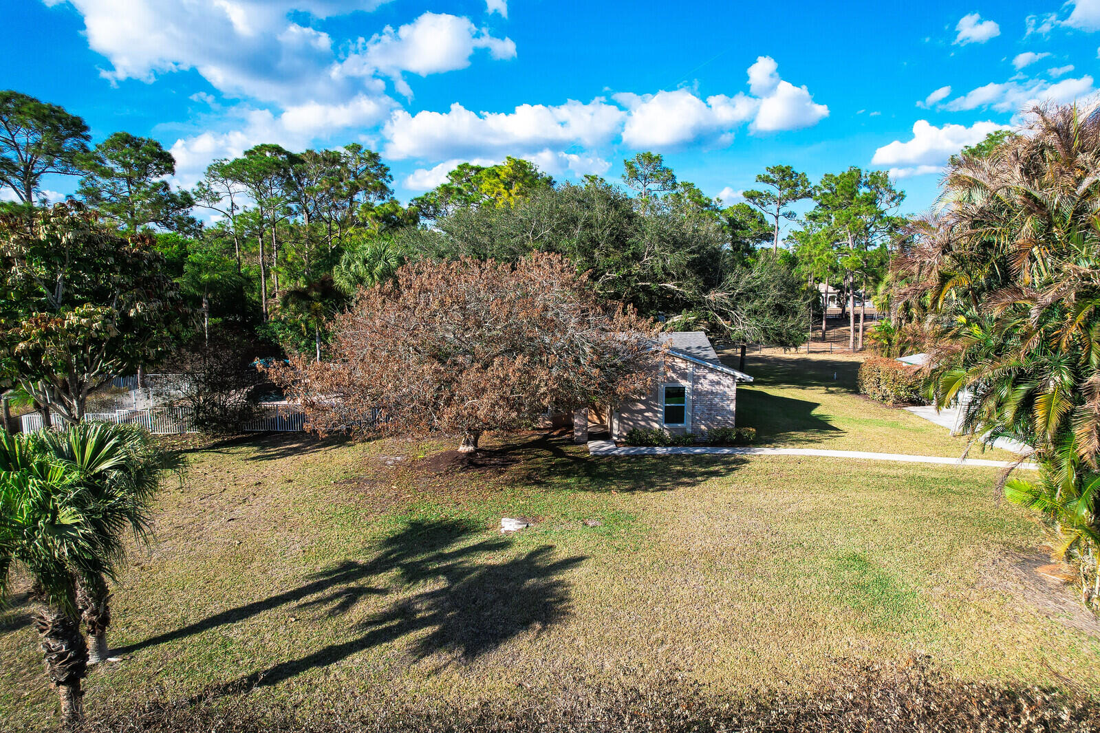 14-43-40~ E 209.6 FT OF W   4636.6 FT OF S 237.9 F - Residential