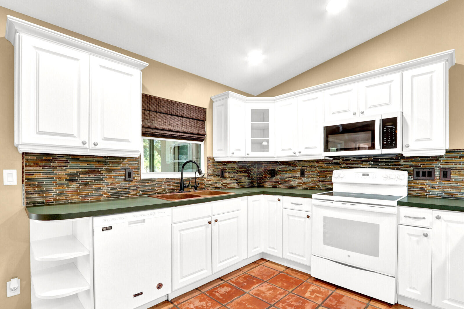 14-43-40~ E 209.6 FT OF W   4636.6 FT OF S 237.9 F - Residential