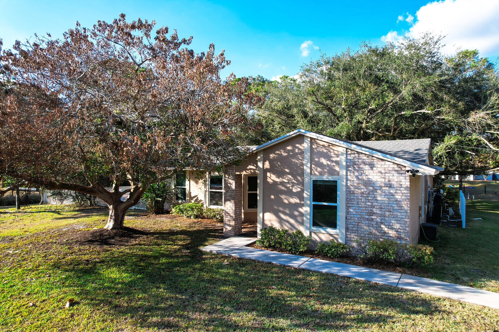 14-43-40~ E 209.6 FT OF W   4636.6 FT OF S 237.9 F - Residential