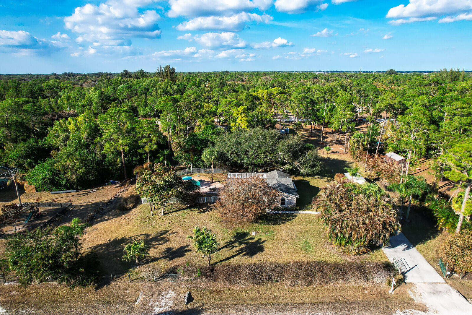 14-43-40~ E 209.6 FT OF W   4636.6 FT OF S 237.9 F - Residential