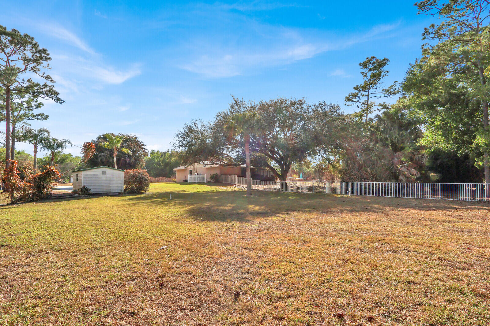 14-43-40~ E 209.6 FT OF W   4636.6 FT OF S 237.9 F - Residential