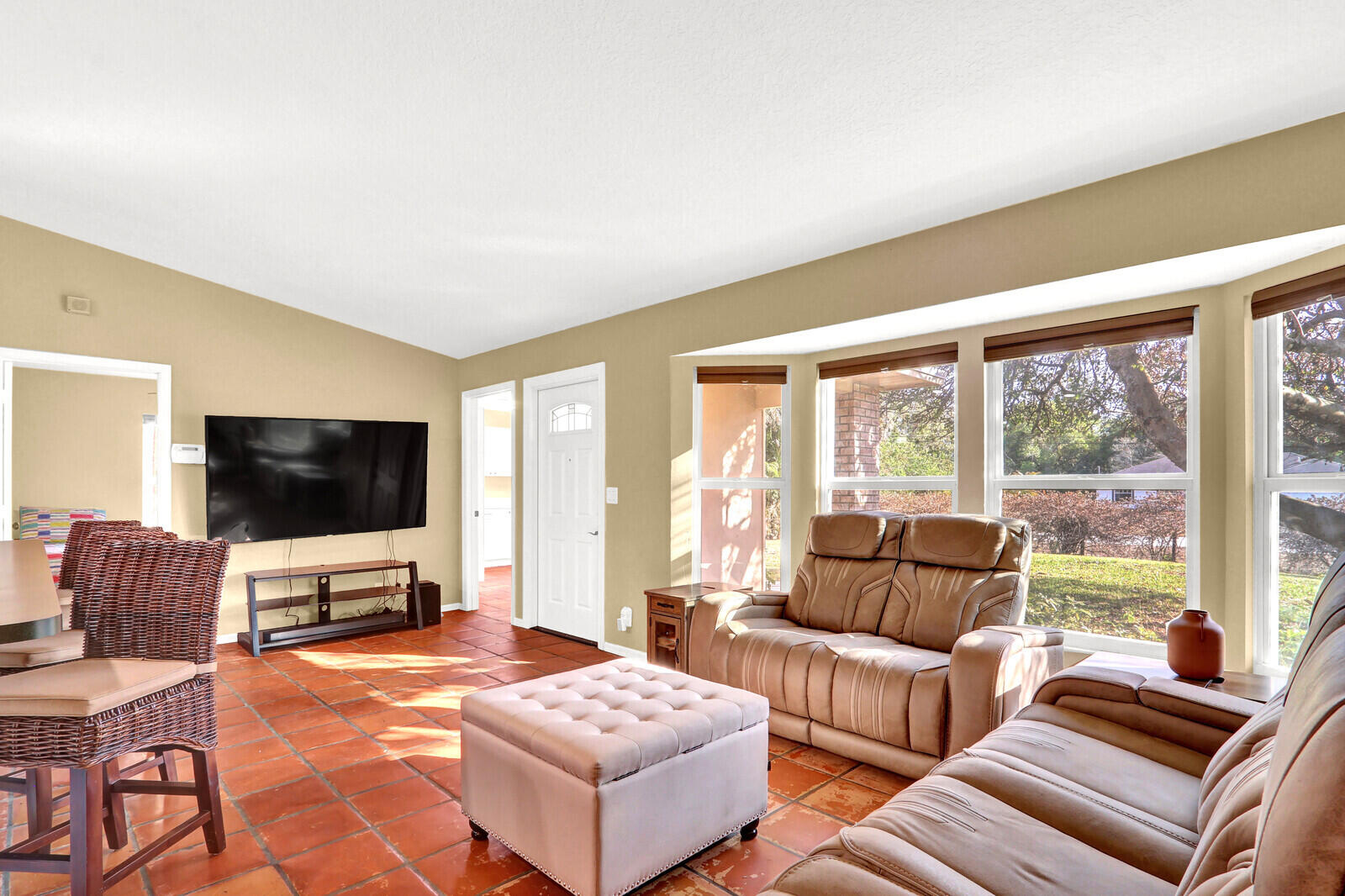 14-43-40~ E 209.6 FT OF W   4636.6 FT OF S 237.9 F - Residential