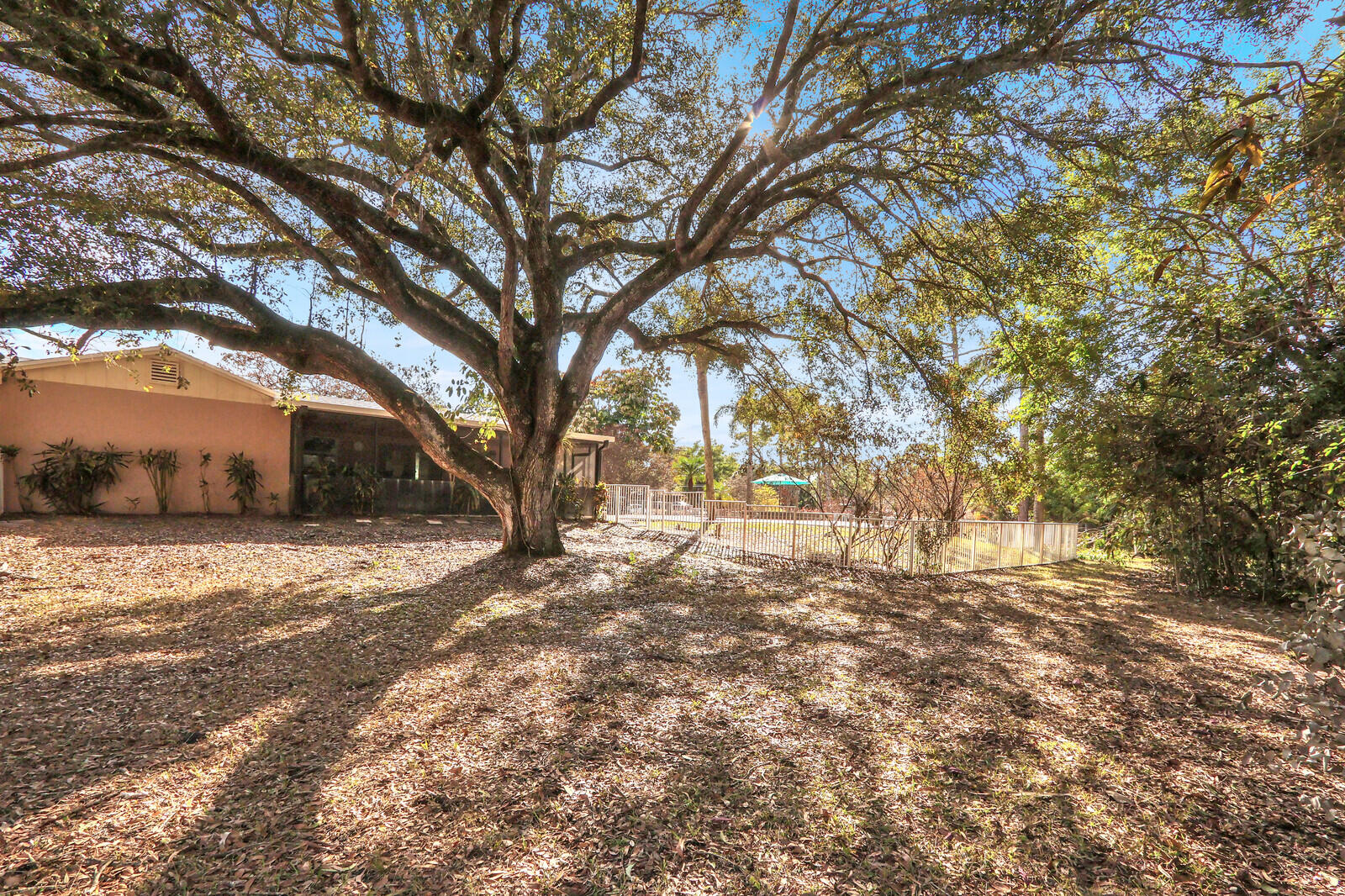 14-43-40~ E 209.6 FT OF W   4636.6 FT OF S 237.9 F - Residential