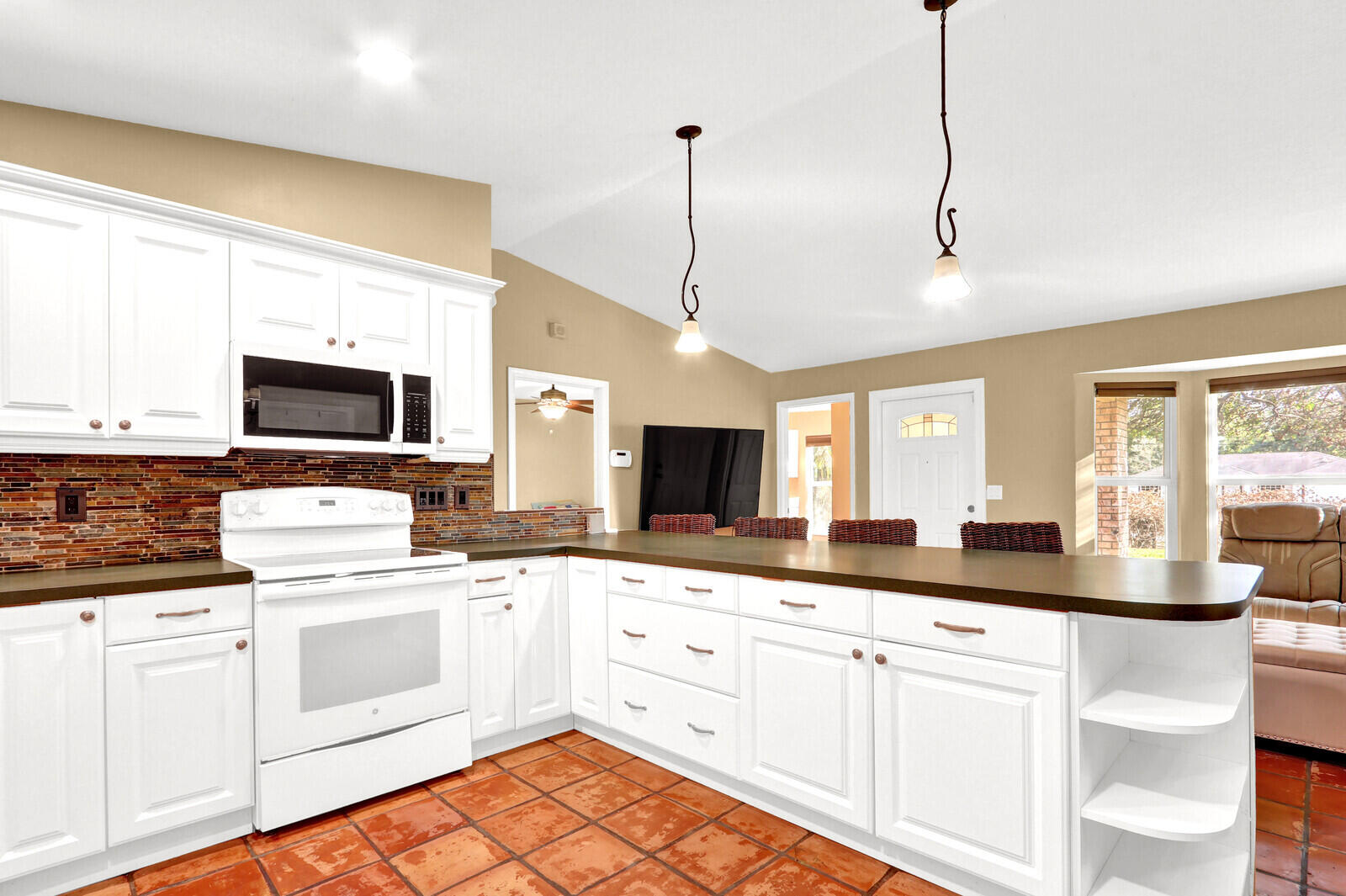 14-43-40~ E 209.6 FT OF W   4636.6 FT OF S 237.9 F - Residential