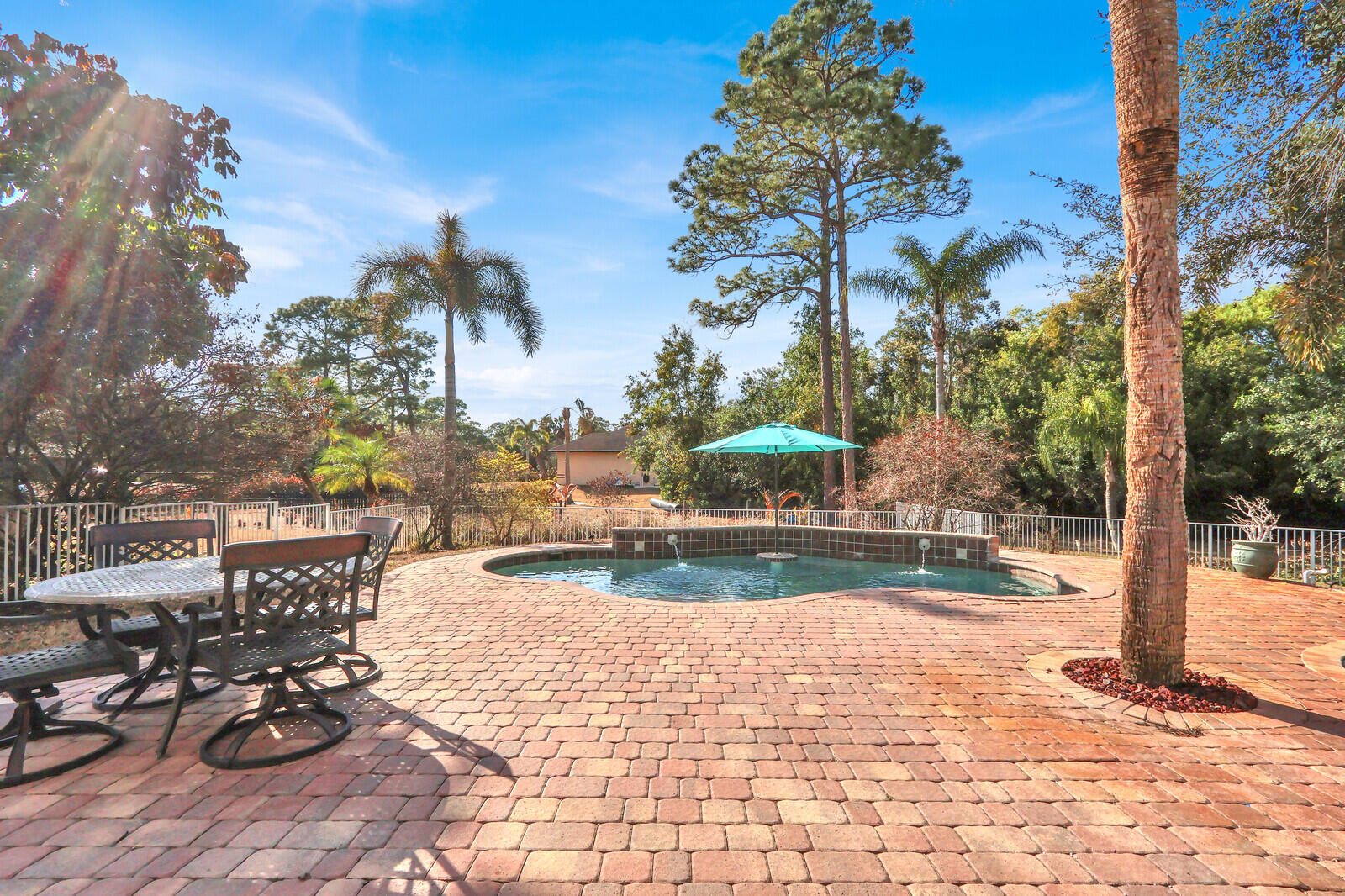 14-43-40~ E 209.6 FT OF W   4636.6 FT OF S 237.9 F - Residential