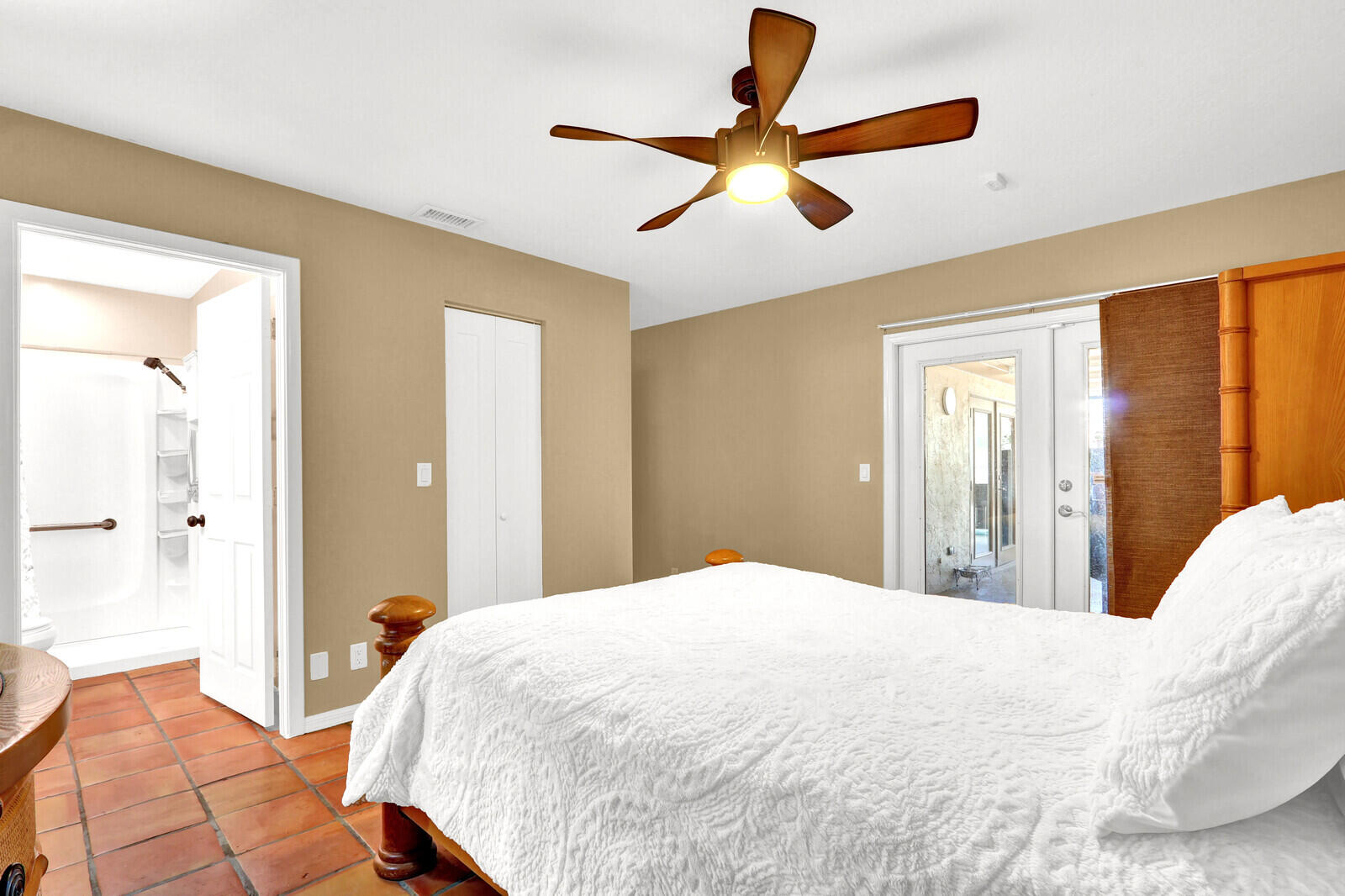 14-43-40~ E 209.6 FT OF W   4636.6 FT OF S 237.9 F - Residential