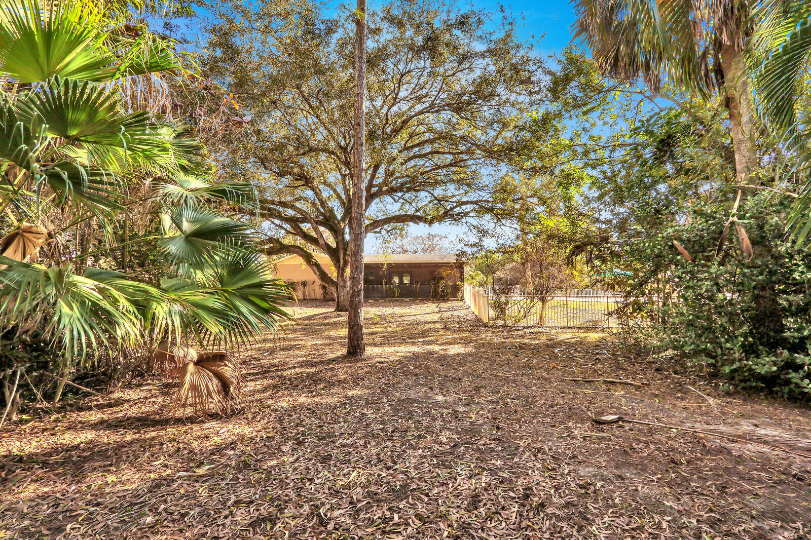 14-43-40~ E 209.6 FT OF W   4636.6 FT OF S 237.9 F - Residential