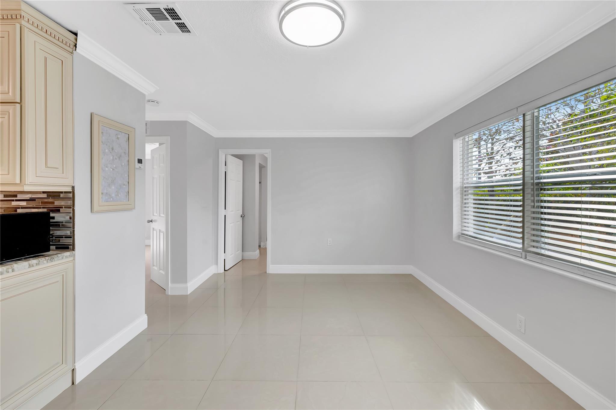 2574 NE 12th Ter