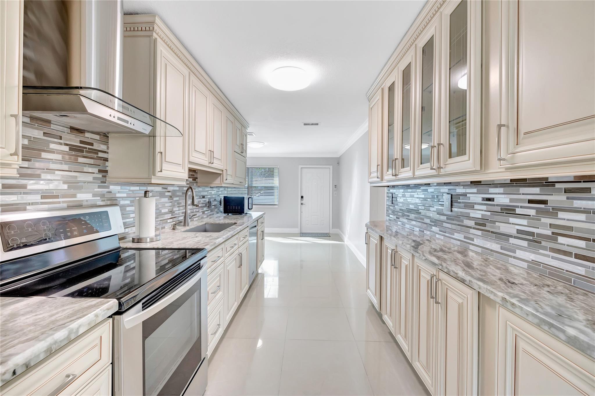 2574 NE 12th Ter