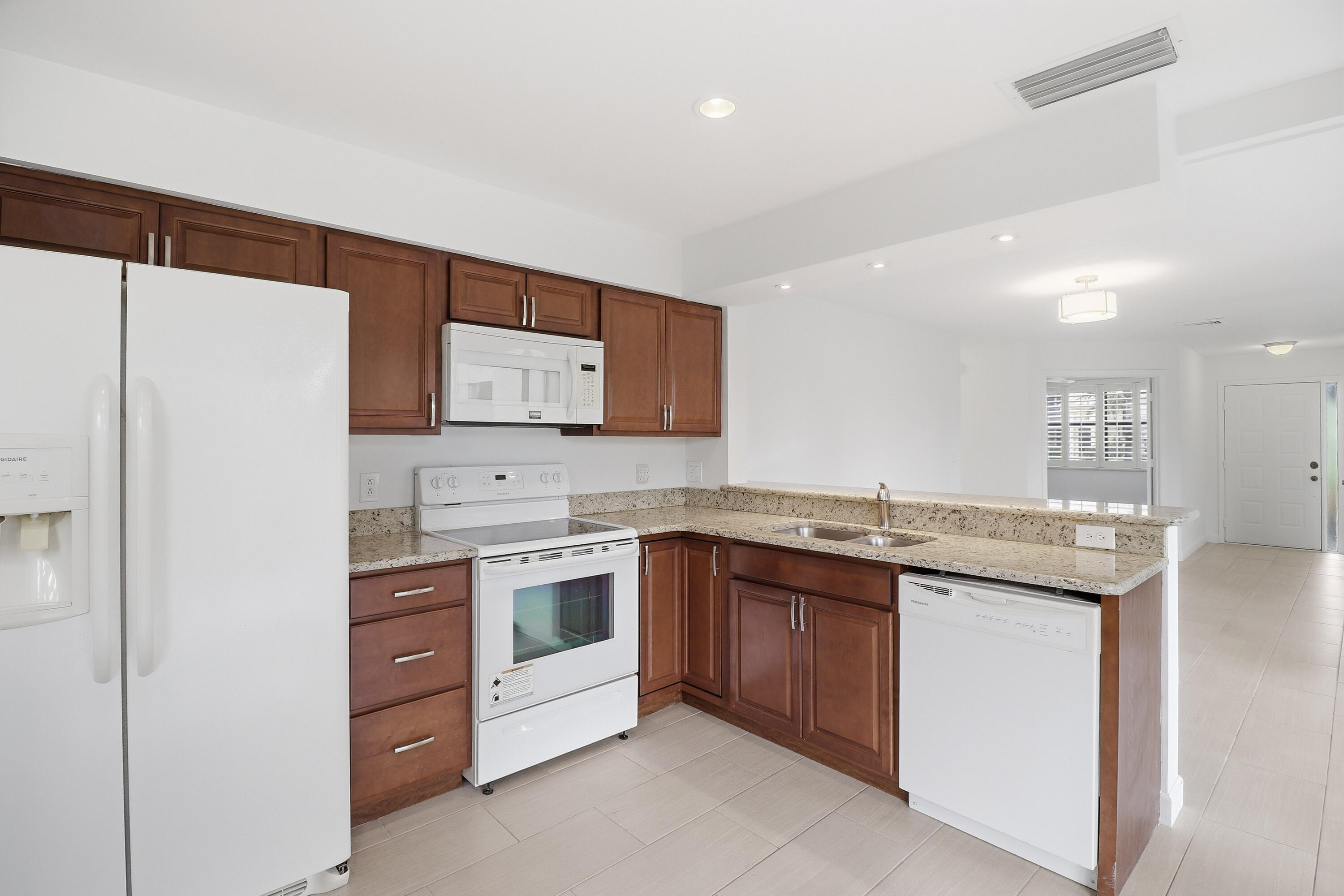 CLUBHOUSE COURT CONDO - Residential
