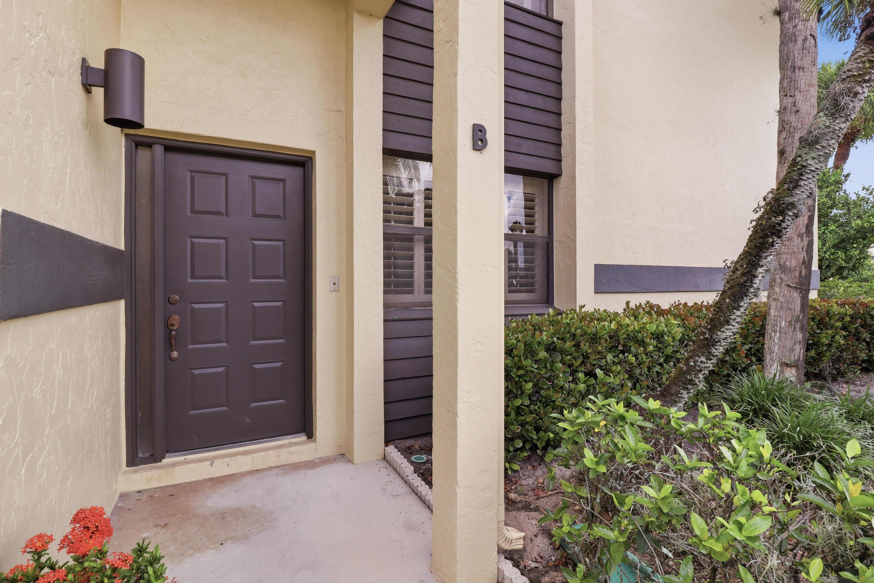 CLUBHOUSE COURT CONDO - Residential