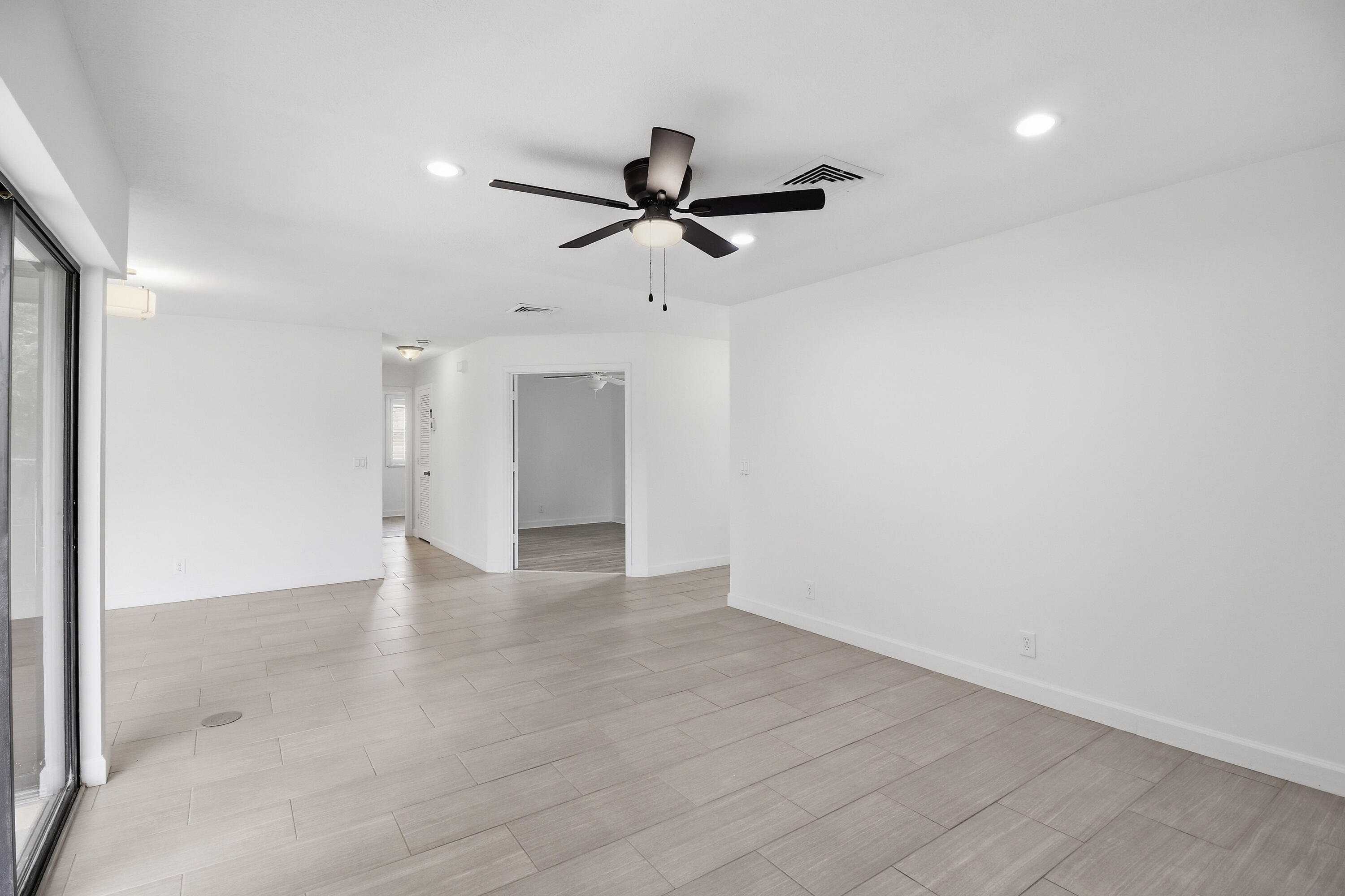 CLUBHOUSE COURT CONDO - Residential