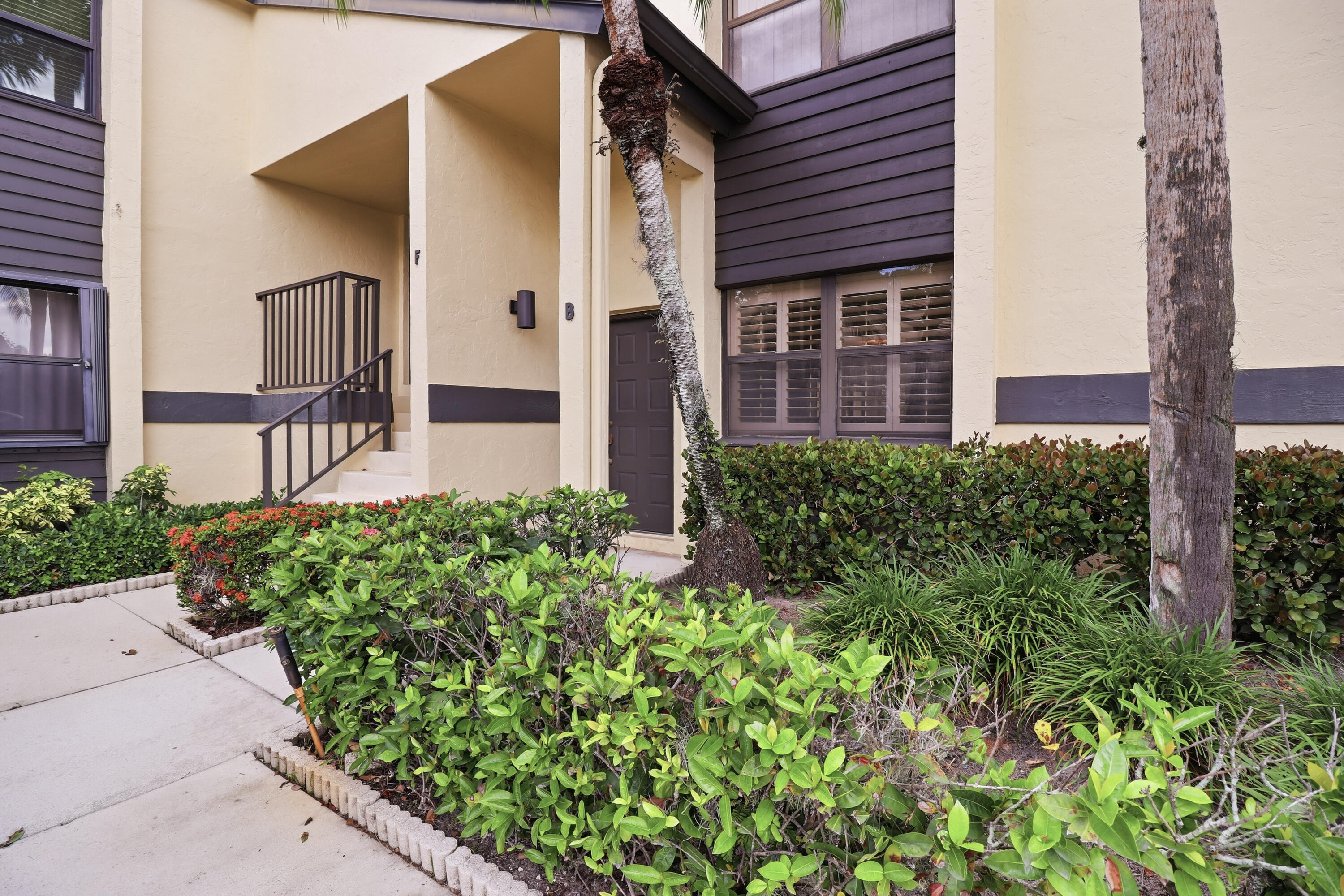 CLUBHOUSE COURT CONDO - Residential