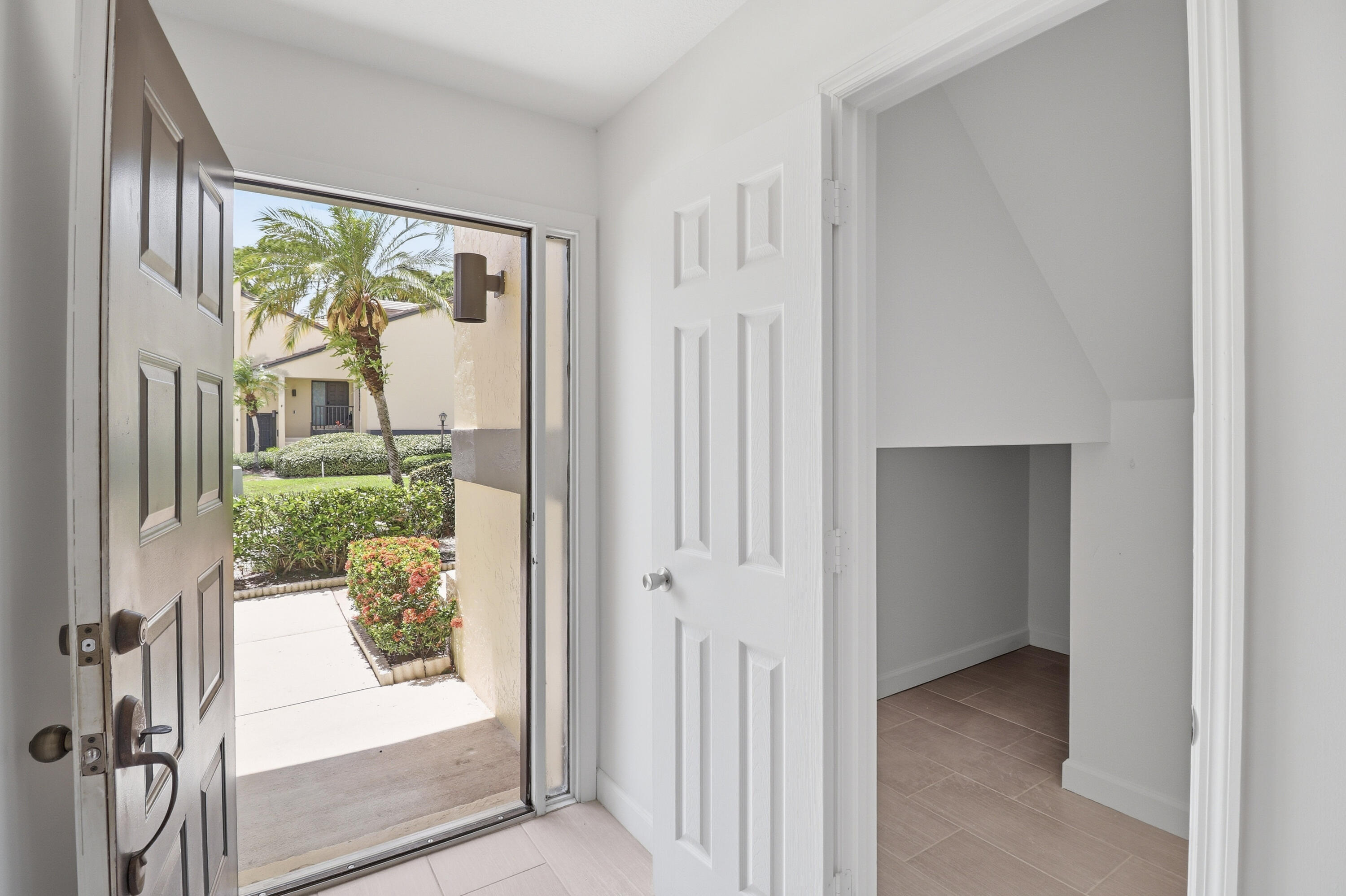 CLUBHOUSE COURT CONDO - Residential