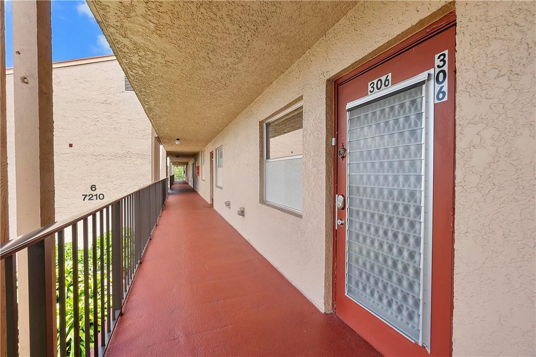 Palm Lakes - Residential