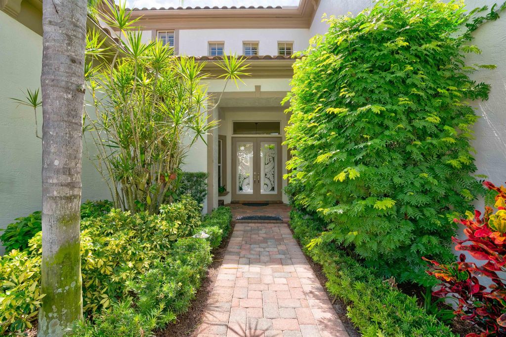 Photo of 113 Siesta Way, Palm Beach Gardens, FL 33418 (MLS # R10922029)