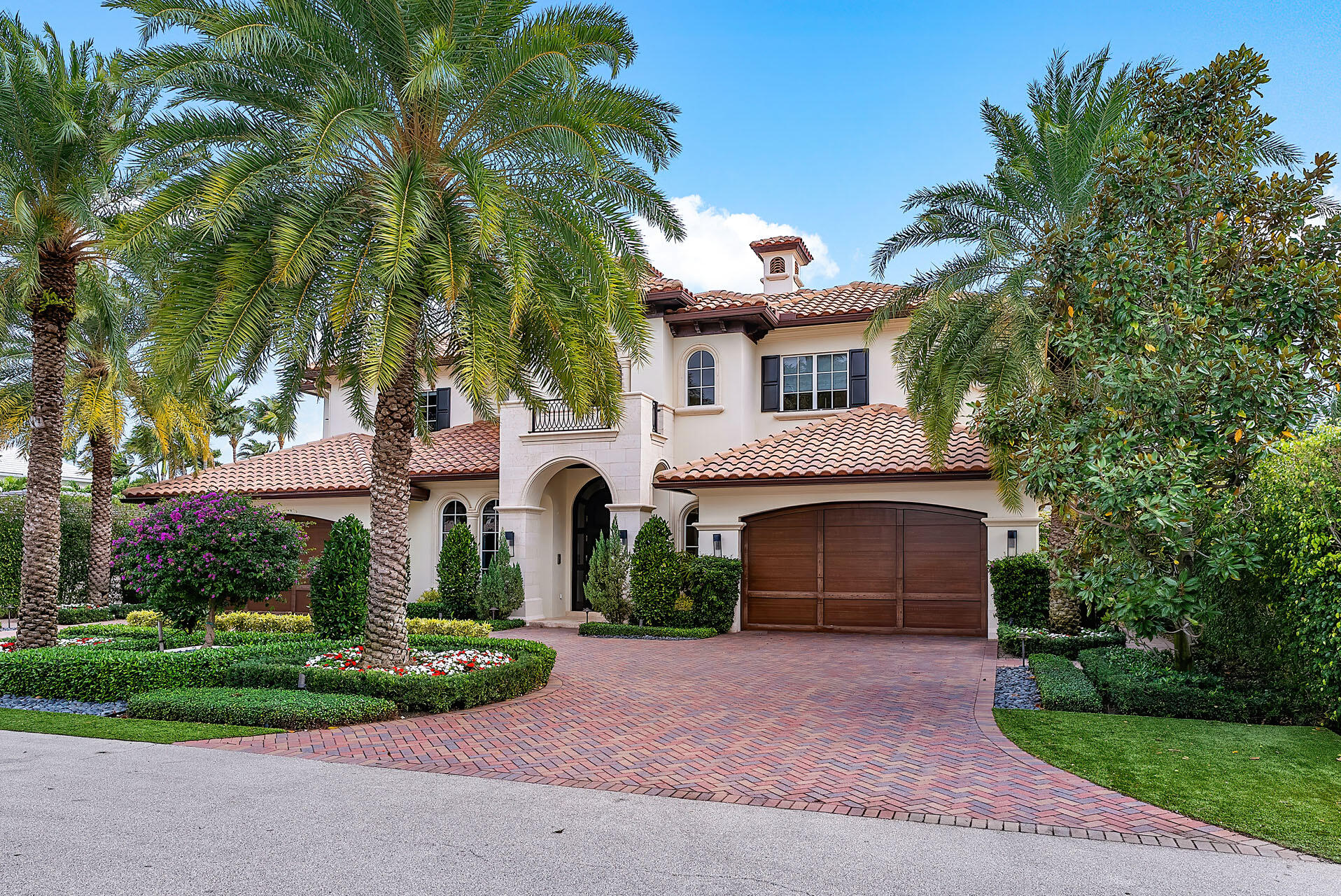 ROYAL PALM YACHT & COUNTRY CLUB - Residential