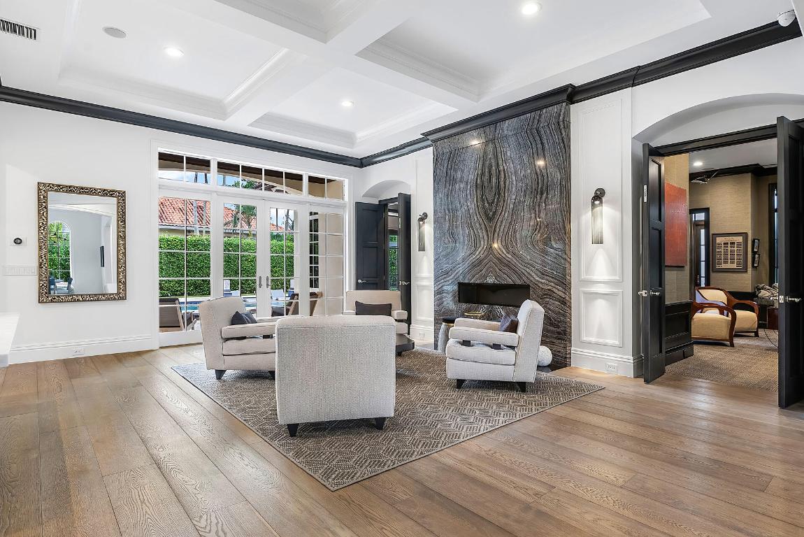 ROYAL PALM YACHT & COUNTRY CLUB - Residential