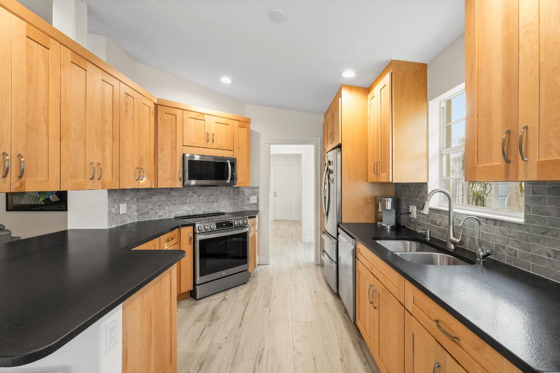 3406 SE Glacier Terrace