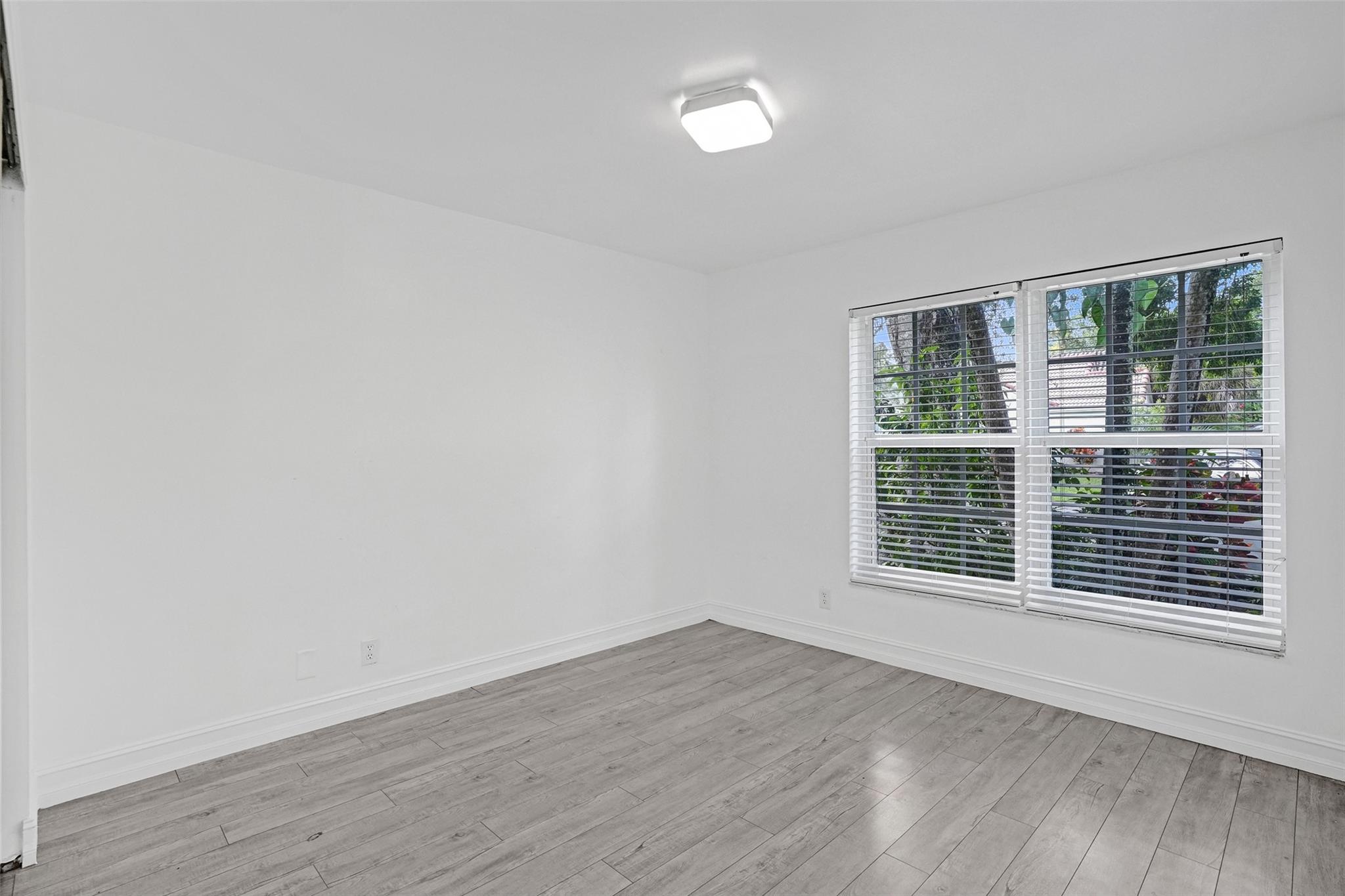 Woodside Estates 127-10 B - Residential