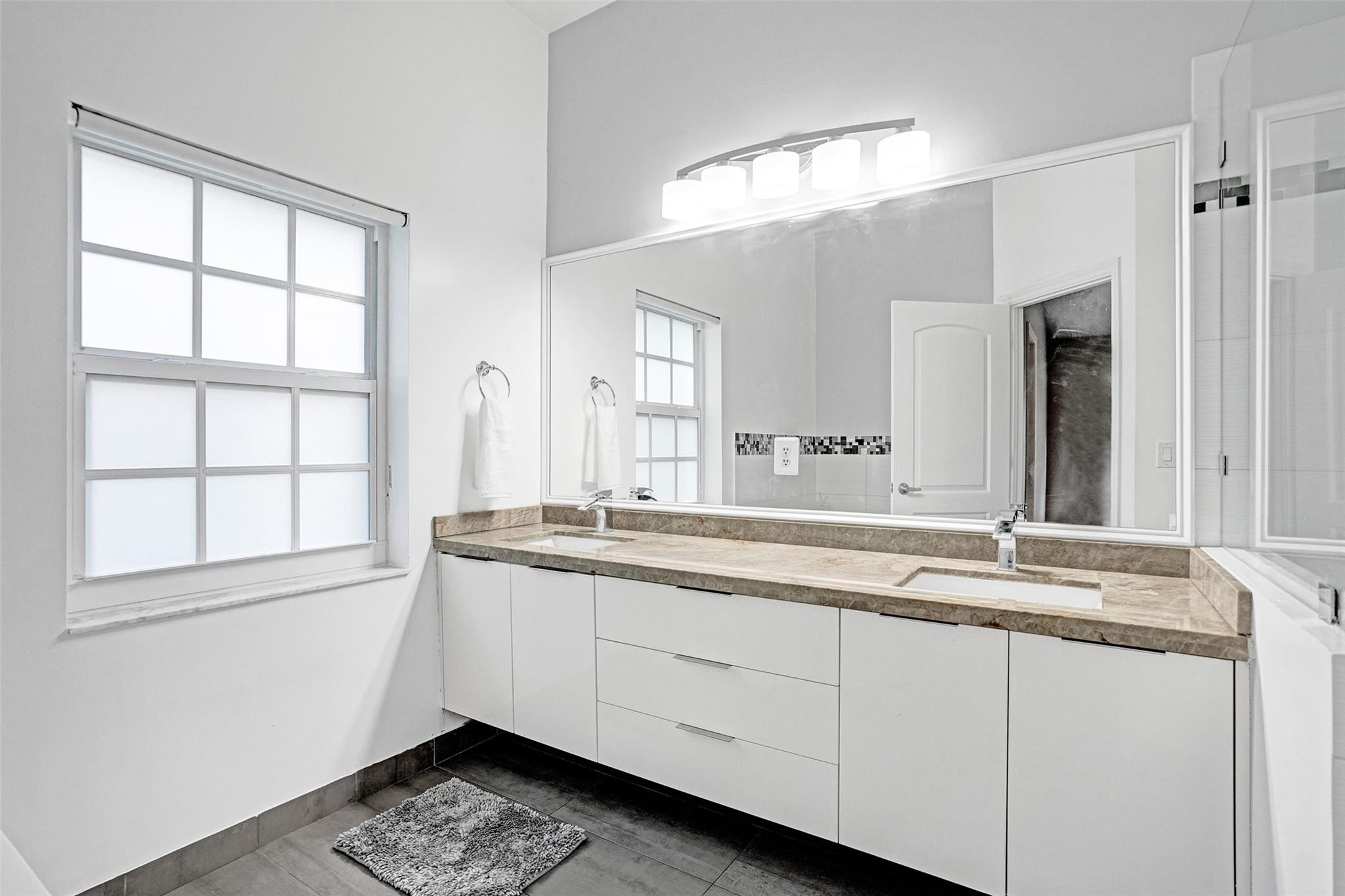 Woodside Estates 127-10 B - Residential