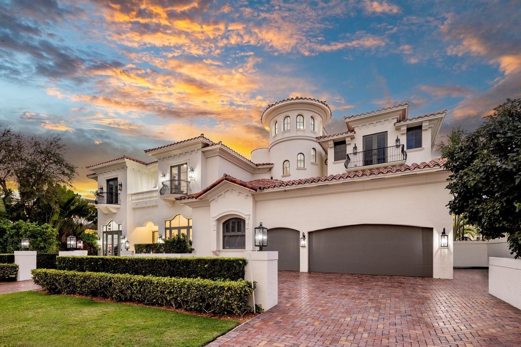 Photo of 155 SE Spanish Trail, Boca Raton, FL 33432 (MLS # R11129092)