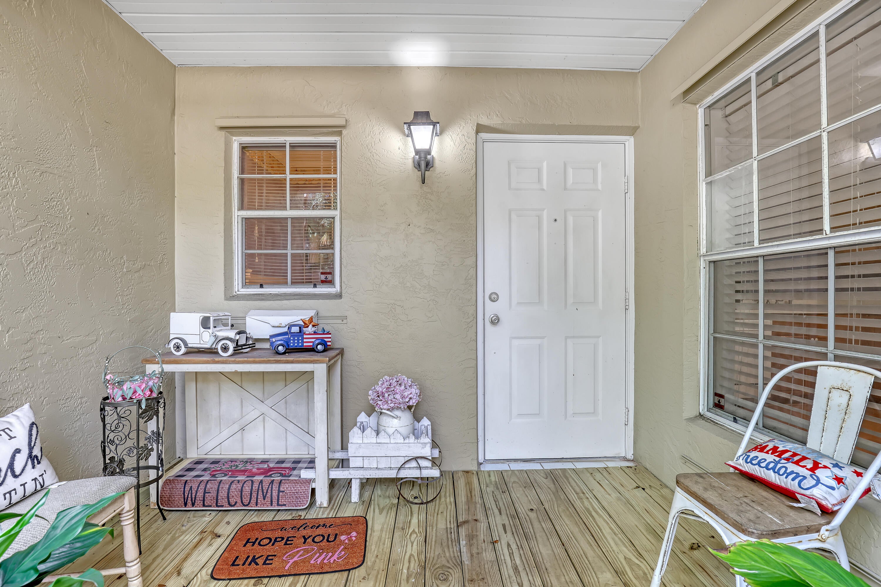 2103 MAPLEWOOD Drive