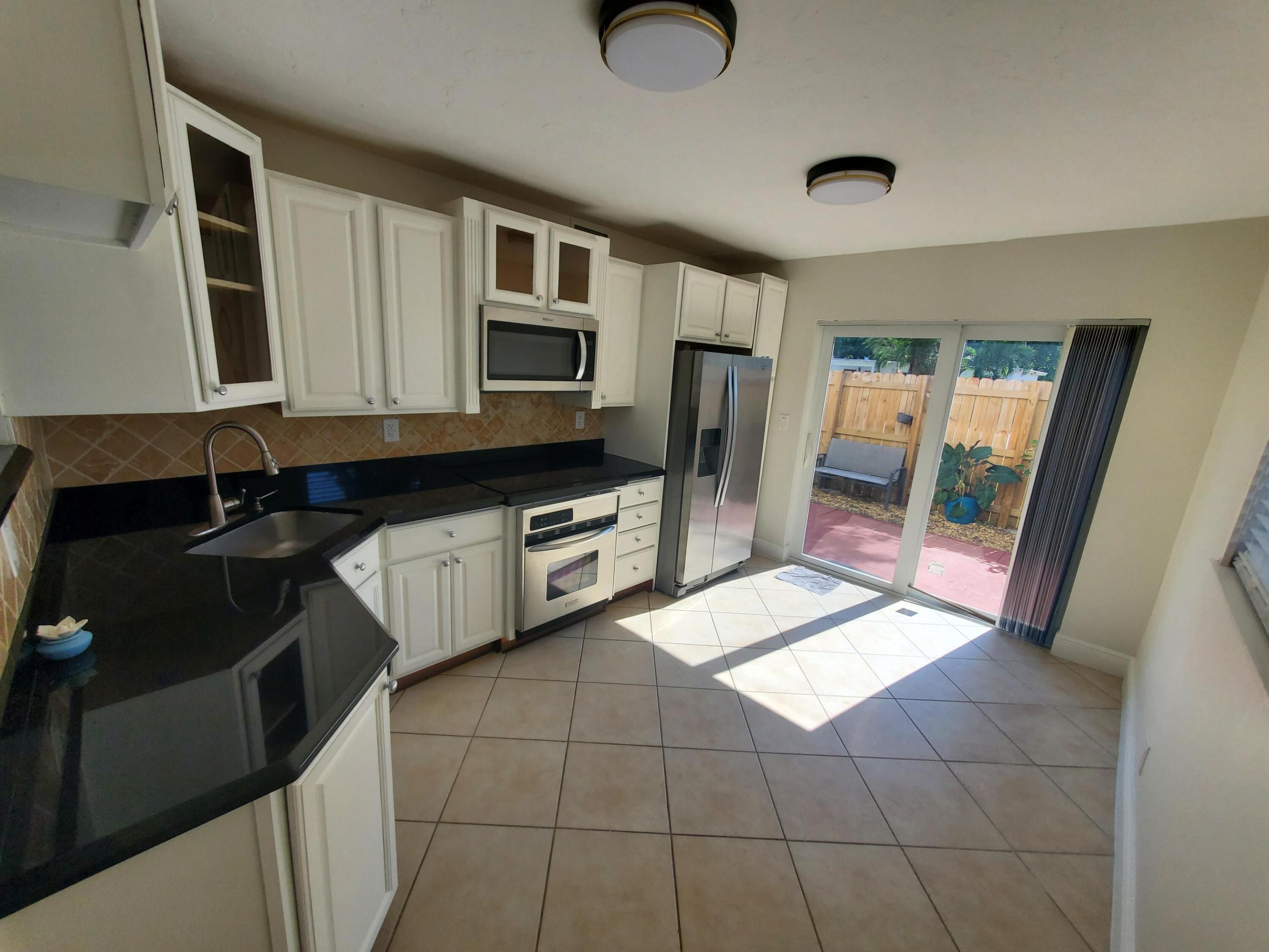 313 SW 1st Court SW L-4