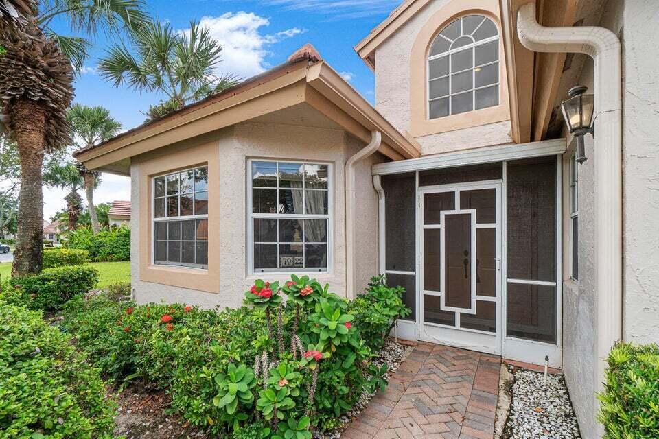 7922 Sandy Pointe Drive