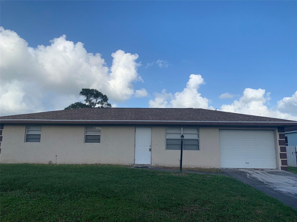 Photo of 619 SE Clifton Lane, Port Saint Lucie, FL 34983 (MLS # F10555227)