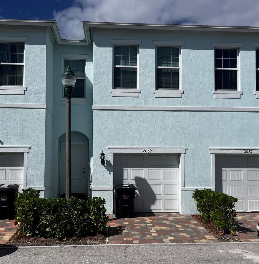 Spacious beautifully renovated 3 bedroom 2 and half bathroom townhome with a single car garage. Minutes away from Northwood. The Circuit which is an on-demand electric shuttle that will pick you up and take you Downtown Clematis.