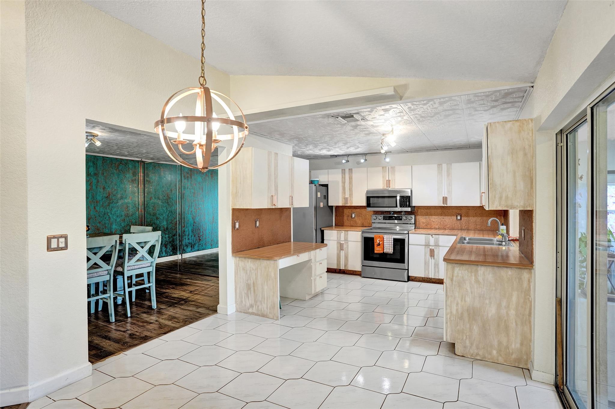 PINE RIDGE VILLAS - Residential