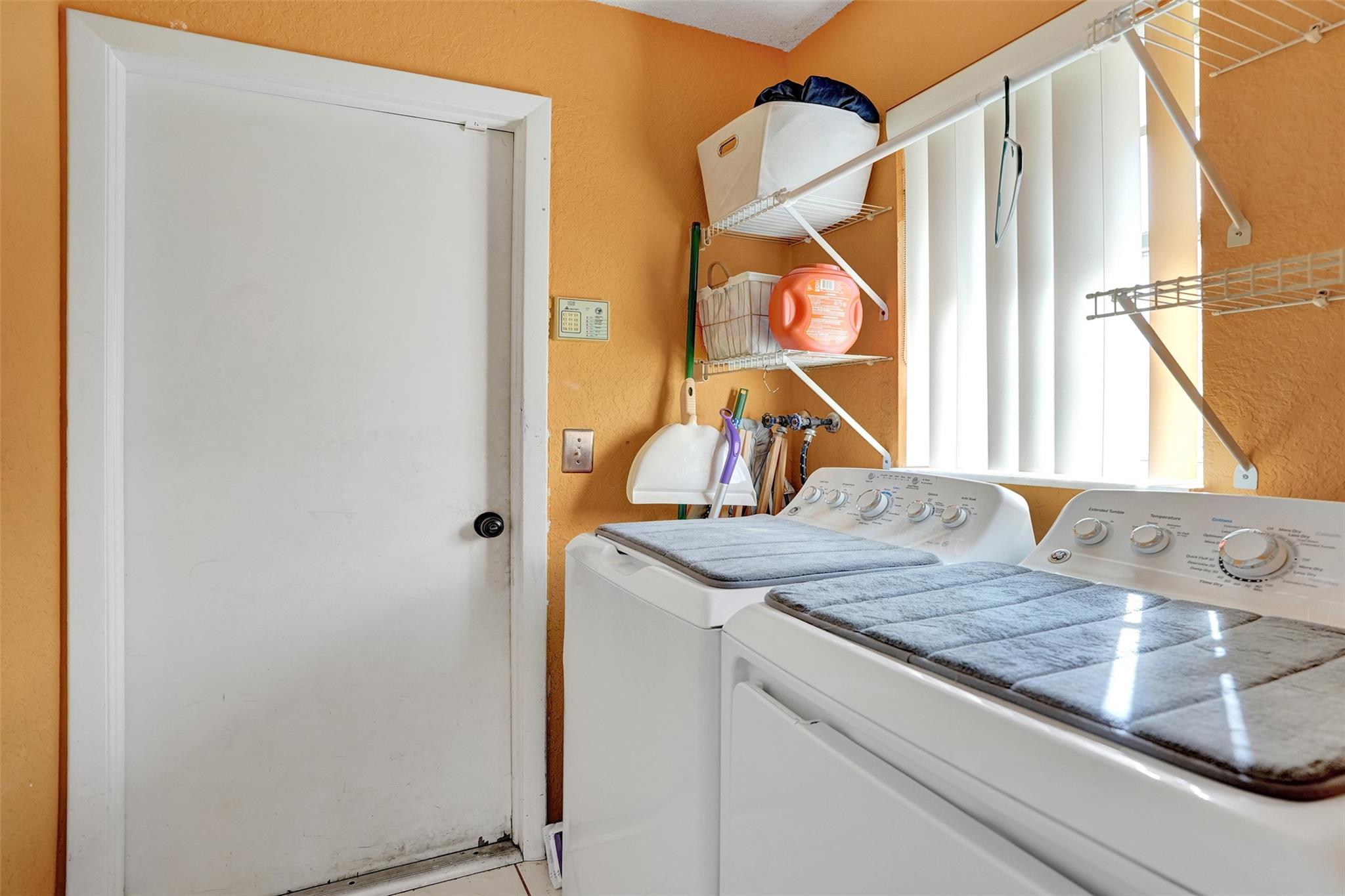 PINE RIDGE VILLAS - Residential