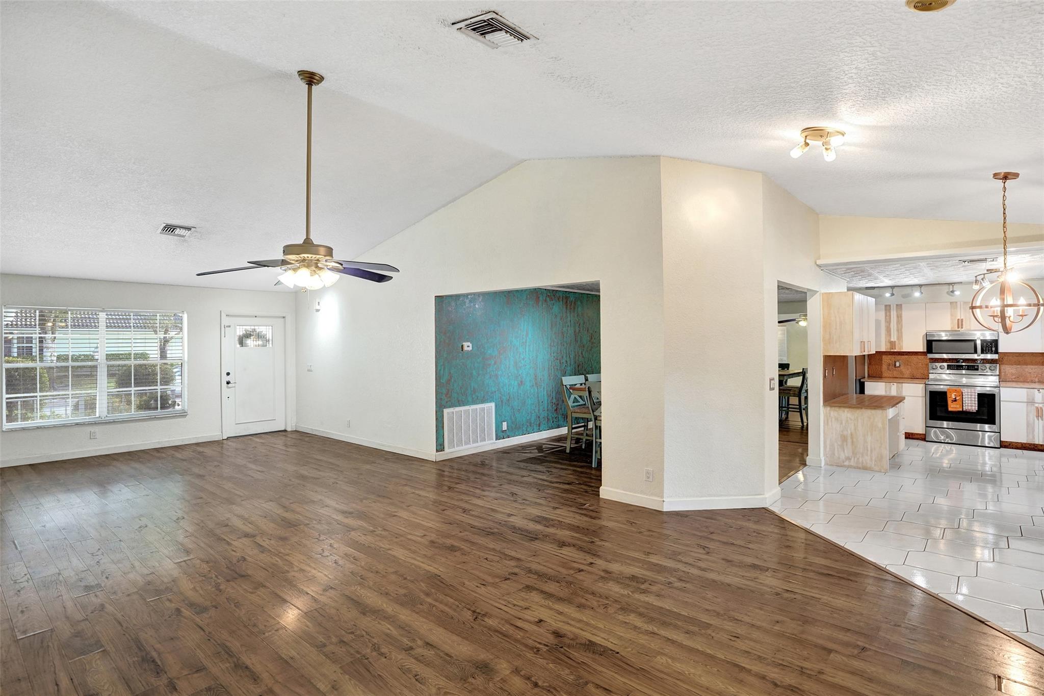 PINE RIDGE VILLAS - Residential