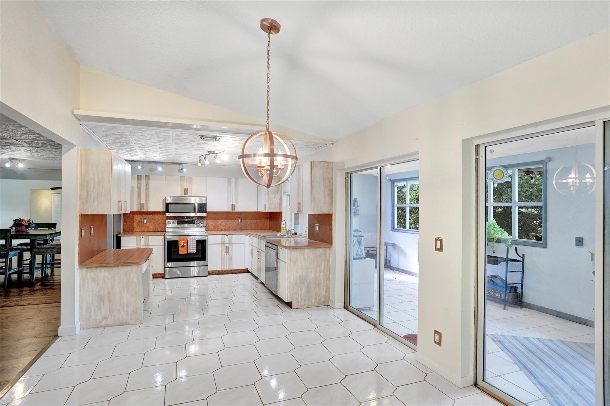 PINE RIDGE VILLAS - Residential