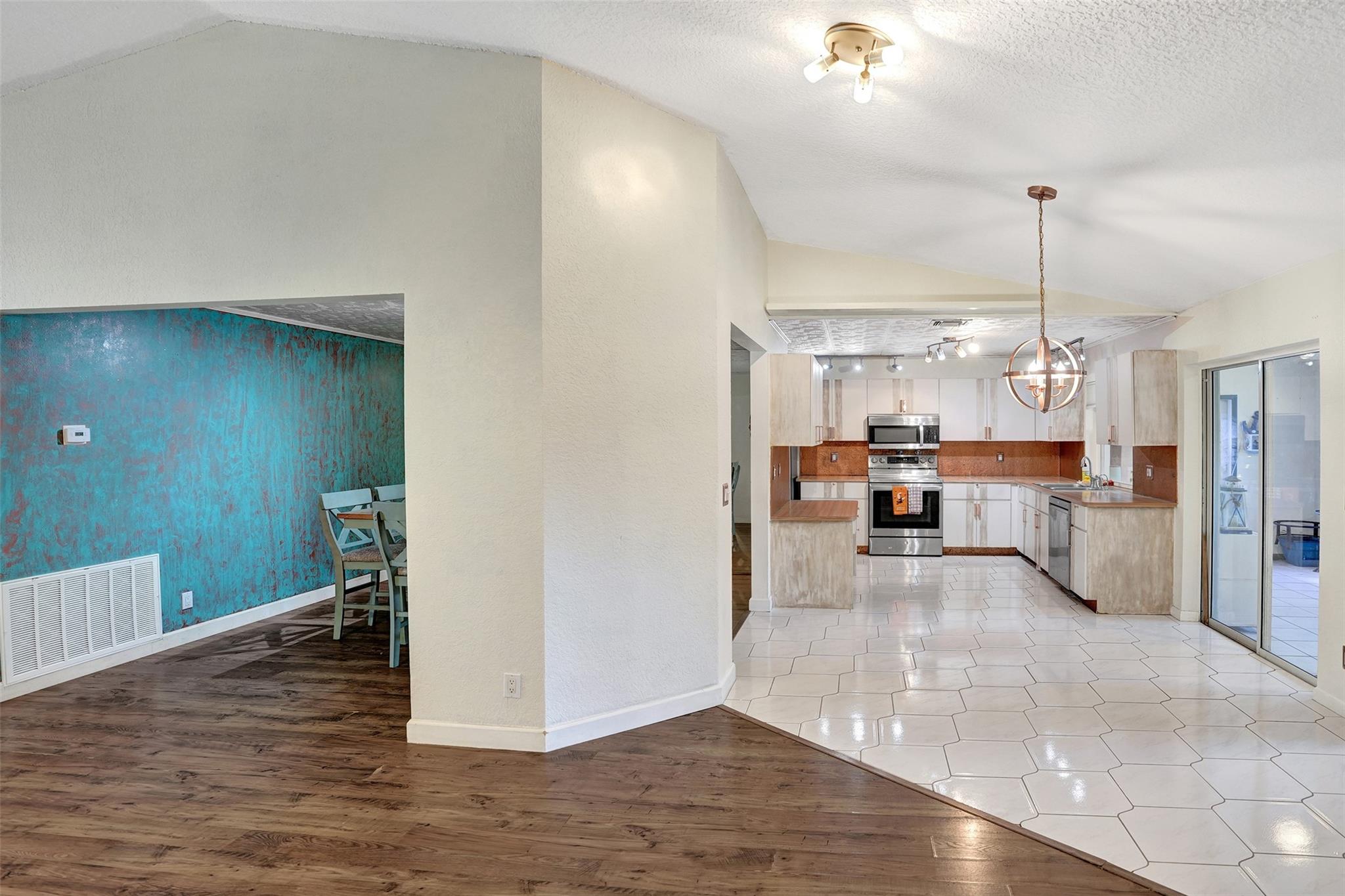 PINE RIDGE VILLAS - Residential