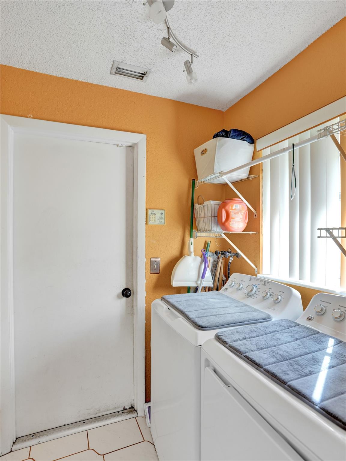 PINE RIDGE VILLAS - Residential