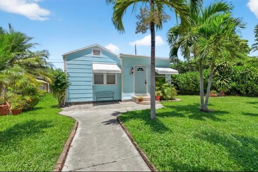 Photo of 927 Mcintosh Street, West Palm Beach, FL 33405 (MLS # R11132027)