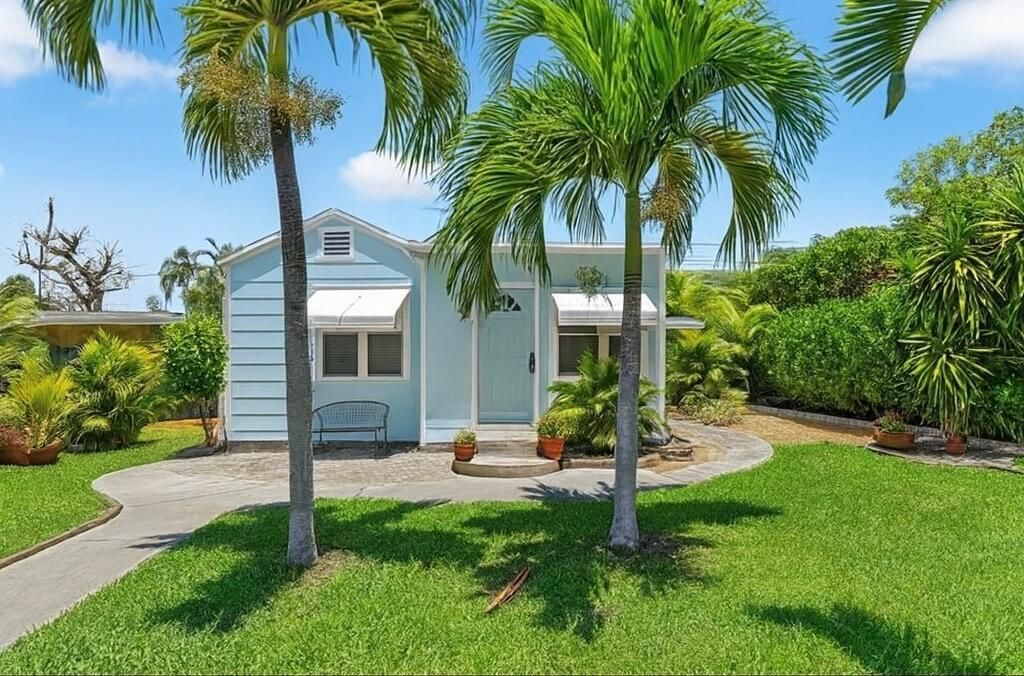 Photo of 927 Mcintosh Street, West Palm Beach, FL 33405 (MLS # R11132027)