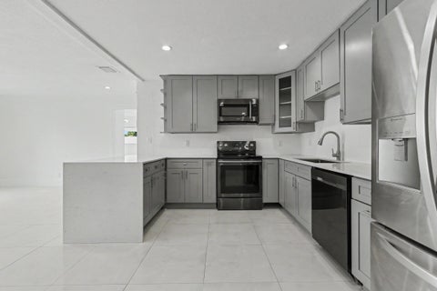 Tiny photo for 6320 ADAMS Street, Hollywood, FL 33023 (MLS # B26084132)