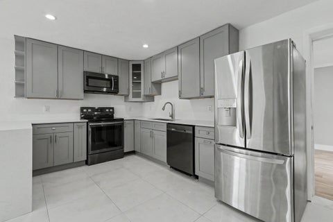 Tiny photo for 6320 ADAMS Street, Hollywood, FL 33023 (MLS # B26084132)