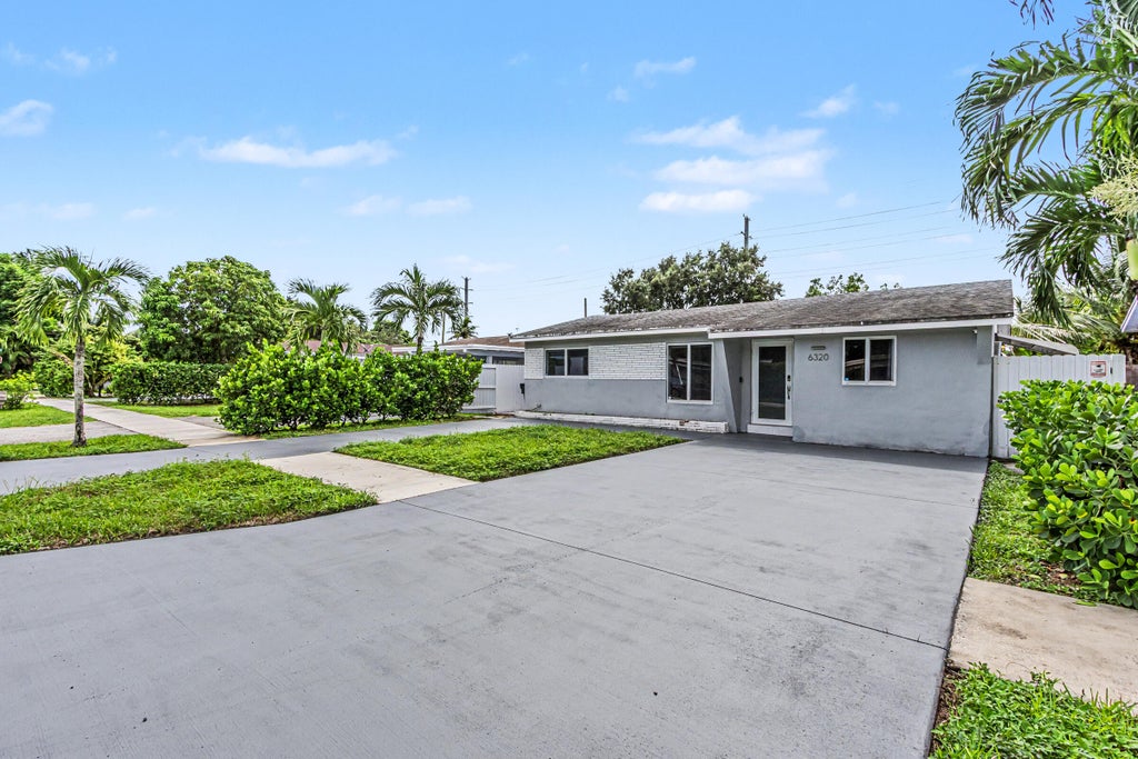 Photo of 6320 ADAMS Street, Hollywood, FL 33023 (MLS # B26084132)