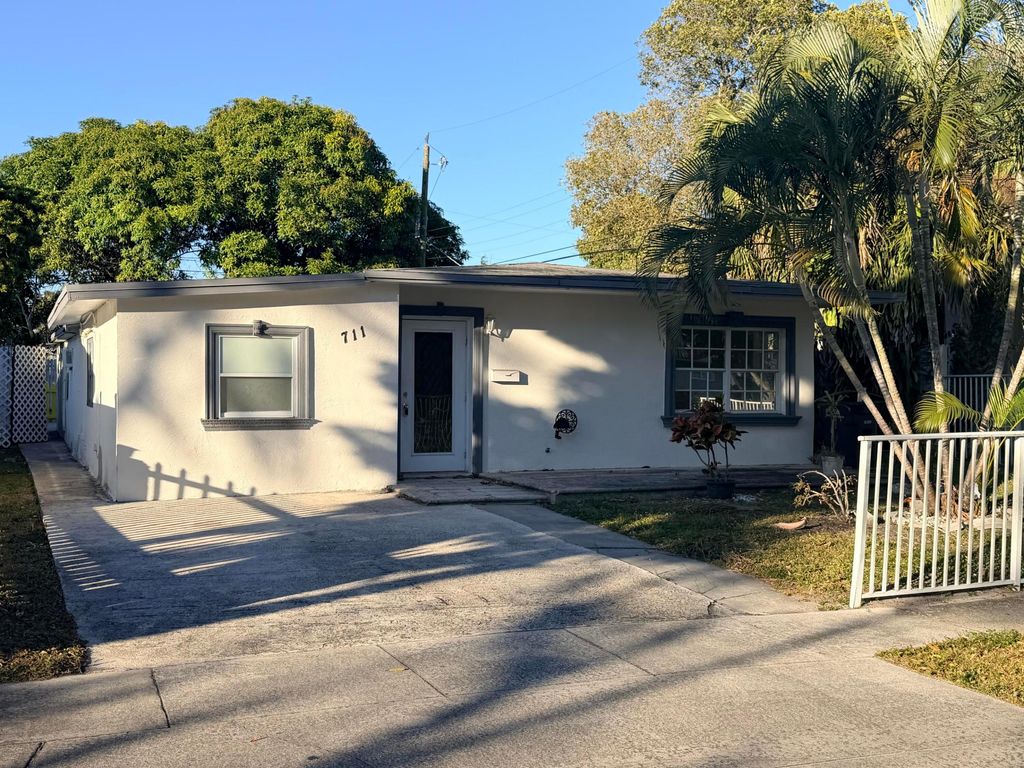 Photo of 711 Fernwood Drive, West Palm Beach, FL 33405 (MLS # R11161504)