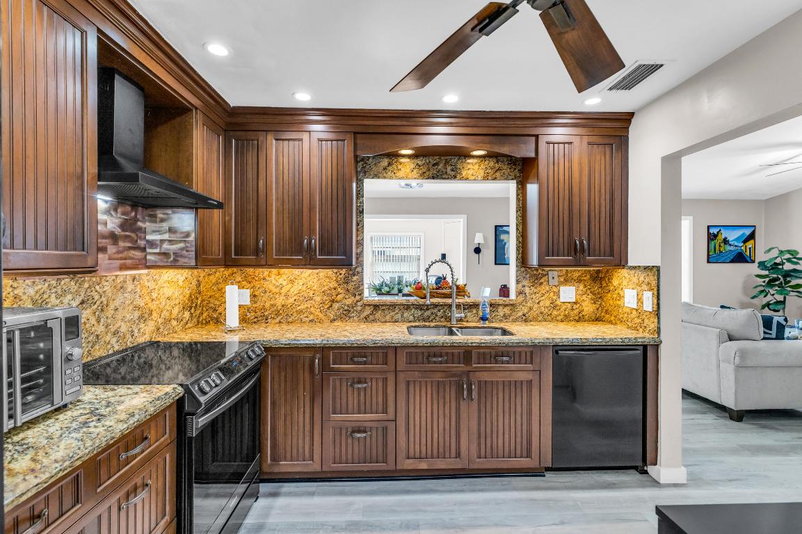 VILLAGES OF HILLSBORO SEC 1 - Residential