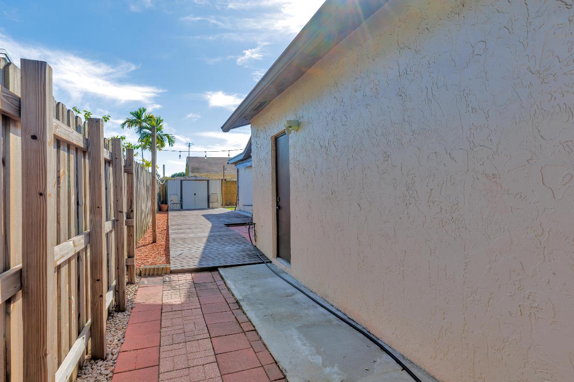 VILLAGES OF HILLSBORO SEC 1 - Residential