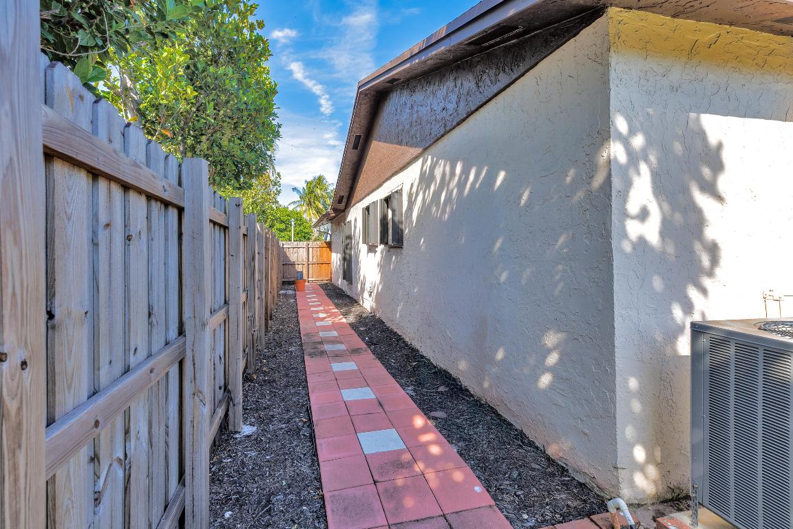 VILLAGES OF HILLSBORO SEC 1 - Residential