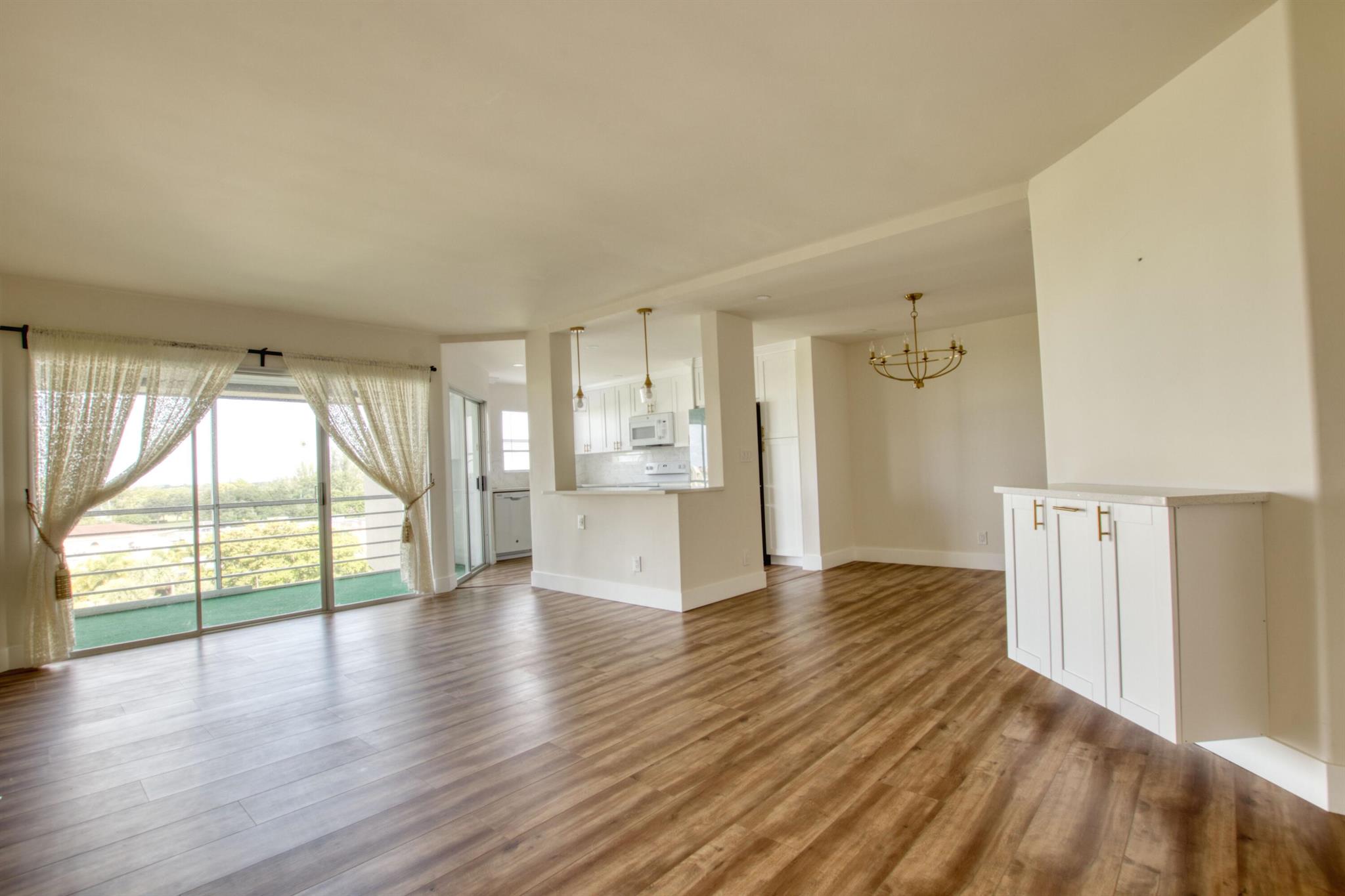 3590 Via Poinciana 614