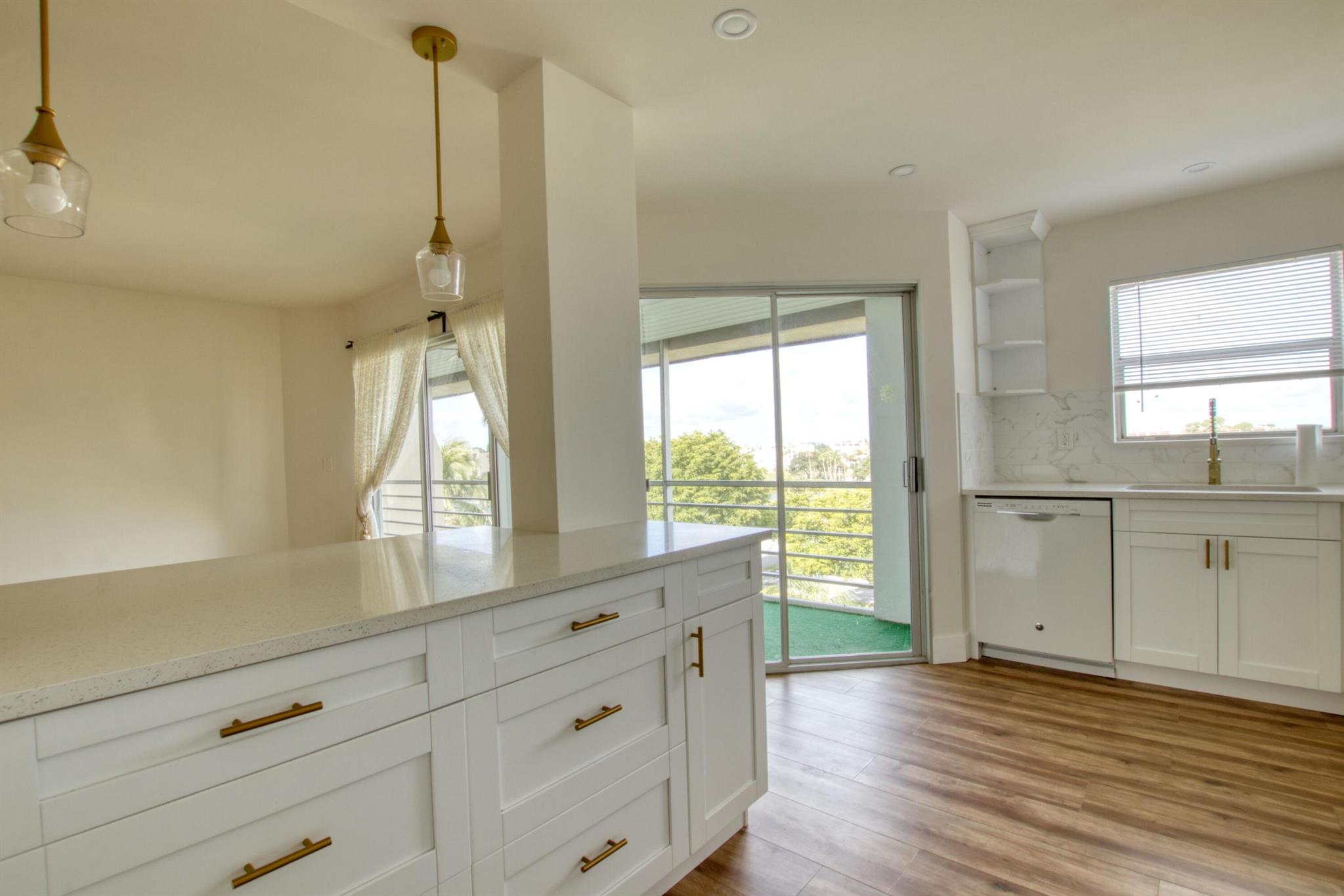 3590 Via Poinciana 614