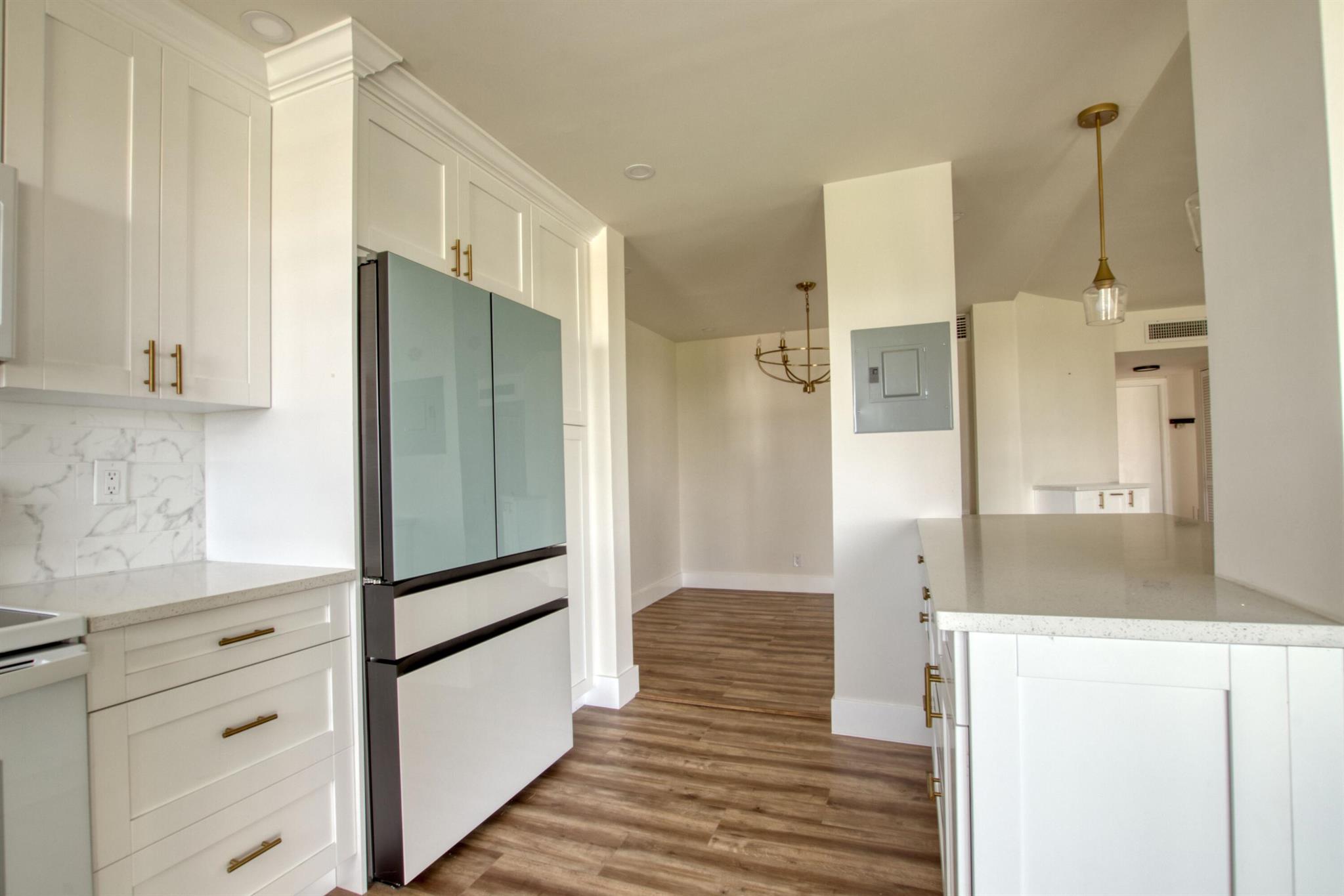 3590 Via Poinciana 614
